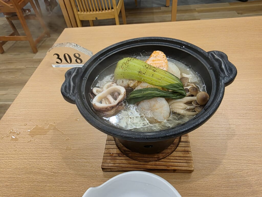 和倉温泉はまづるの1日目の夕食の冷麦