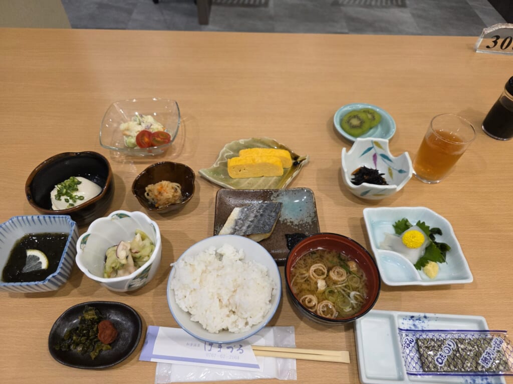 和倉温泉はまづるの3日目の朝食